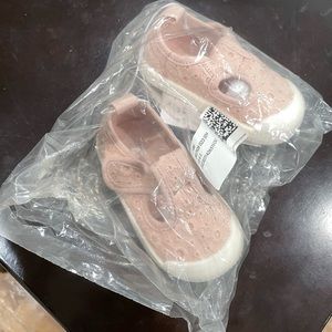 Pink baby shoes